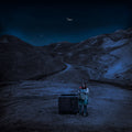 Chica en desierto